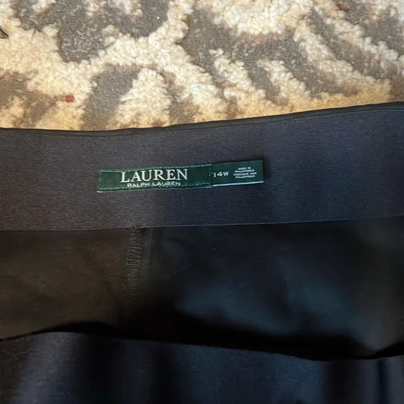 Lauren Ralph Lauren black cropped dress pants. Stretchy. Elastic waist. - Picture 2 of 4